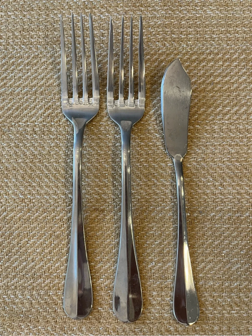 Hartford (Stainless) by ROBERTS & BELK Dinner Forks (2) and bonus butter knife